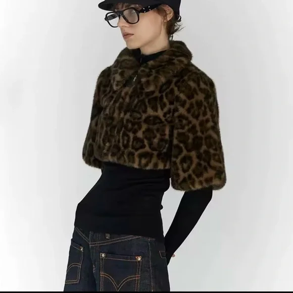 Leopard Faux Fur Cropped Capelet - Picture 2 of 9